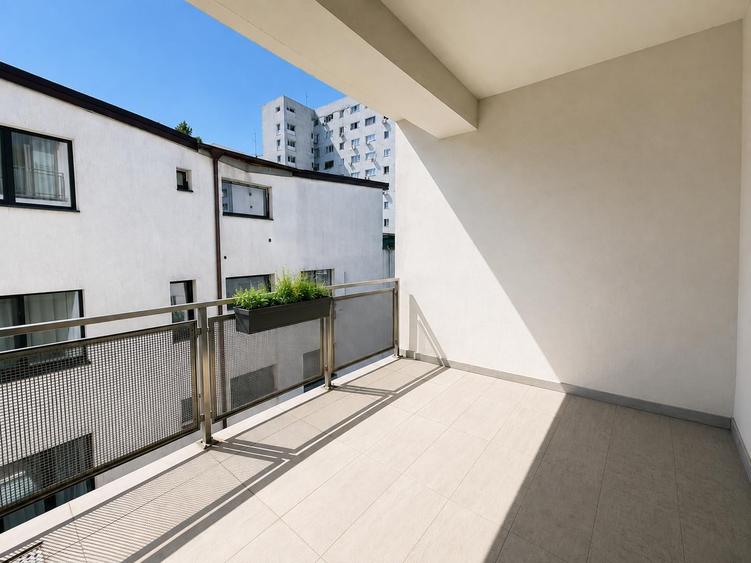 Apartament cu 3 camere semidecomandat în Dorobanți