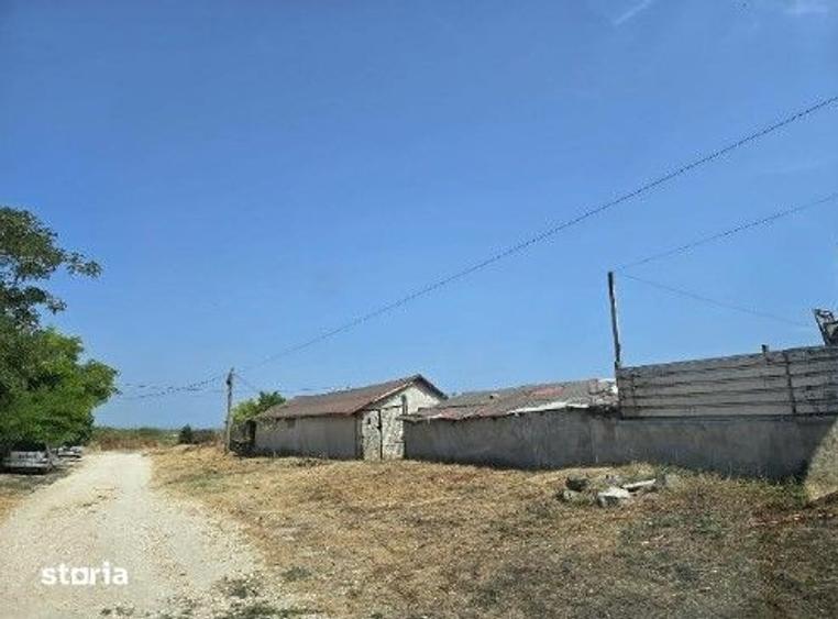 Casă cu 2 camere cu Teren 1722 Mp în Corbu