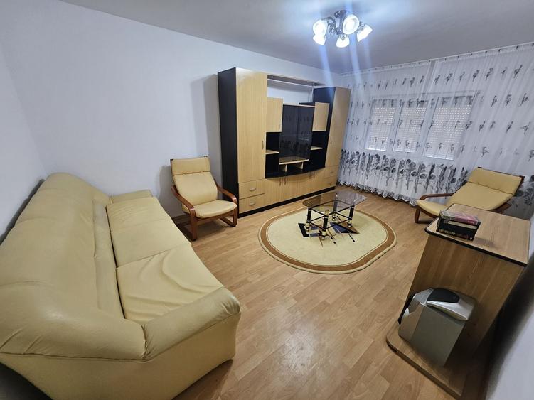 Apartament cu 2 camere decomandat în 1 Mai