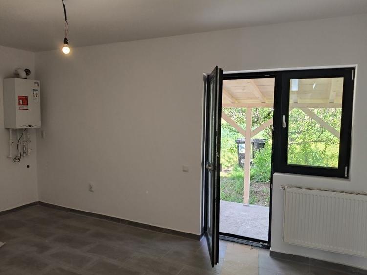 Spațiu comercial, de 500 mp, în Tomești
