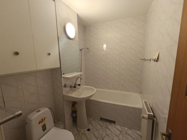 Apartament cu 4 camere decomandat în Bartolomeu