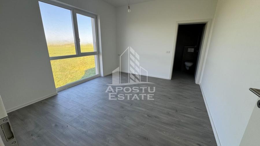 Apartament cu 3 camere semidecomandat în Torontalului
