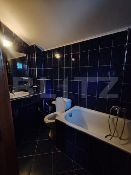 Casă individuală cu 10 camere cu Canalizare în Central