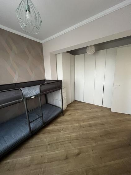 Apartament cu 3 camere semidecomandat în Central