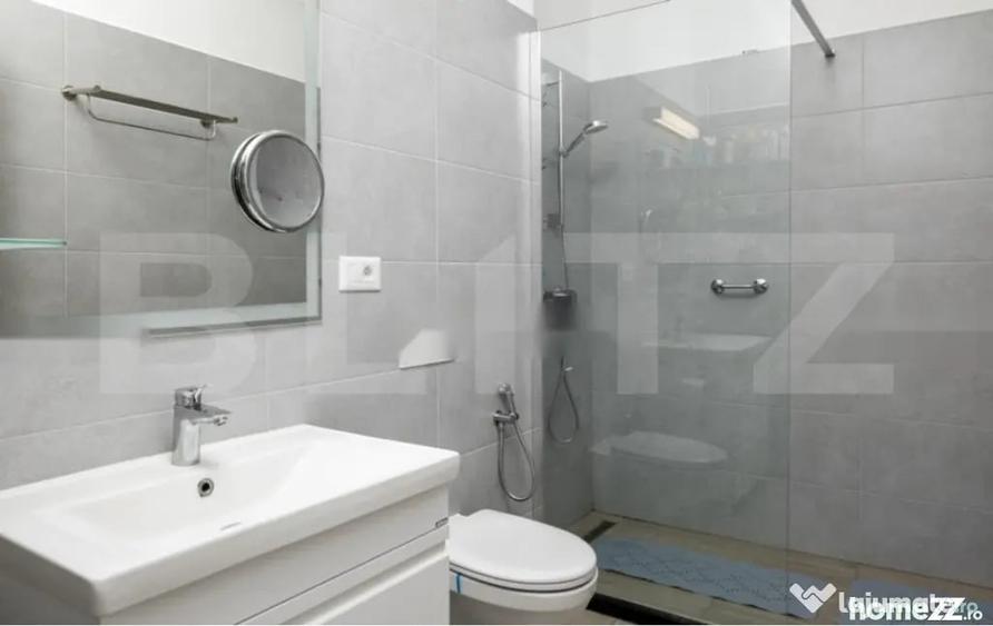 Apartament cu 3 camere decomandat în Tractorul