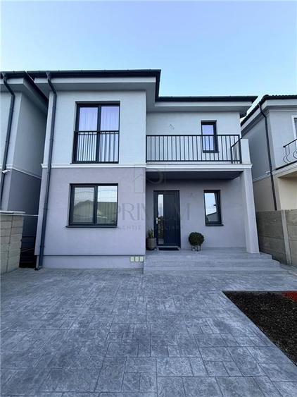 Duplex cu 5 camere cu Canalizare în Moșnița Veche