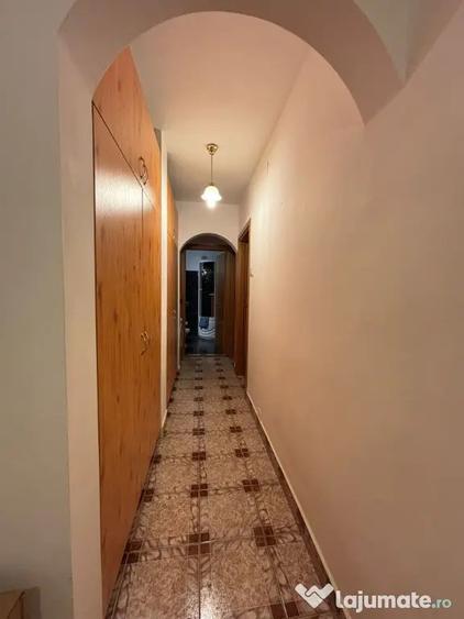 Apartament cu 3 camere decomandat, mobilat în Tomești
