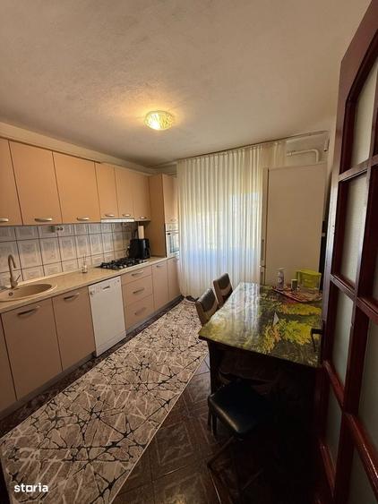 Apartament cu 4 camere decomandat în Central