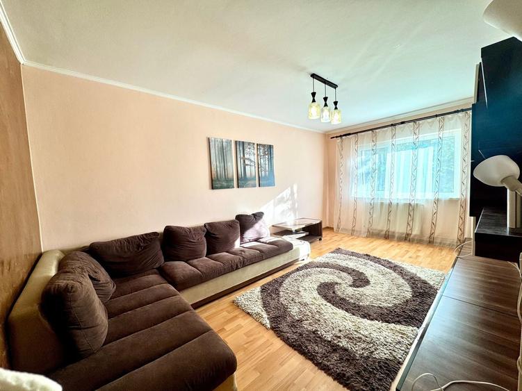 Apartament cu 3 camere decomandat în Lipovei