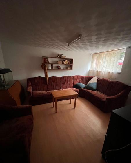 Casă cu 5 camere cu Teren 450 Mp în Florilor