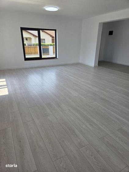 Casă cu 3 camere în Colțirea