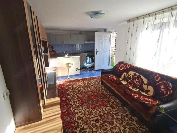 Casă cu 6 camere cu Teren 1000 Mp în Sărata
