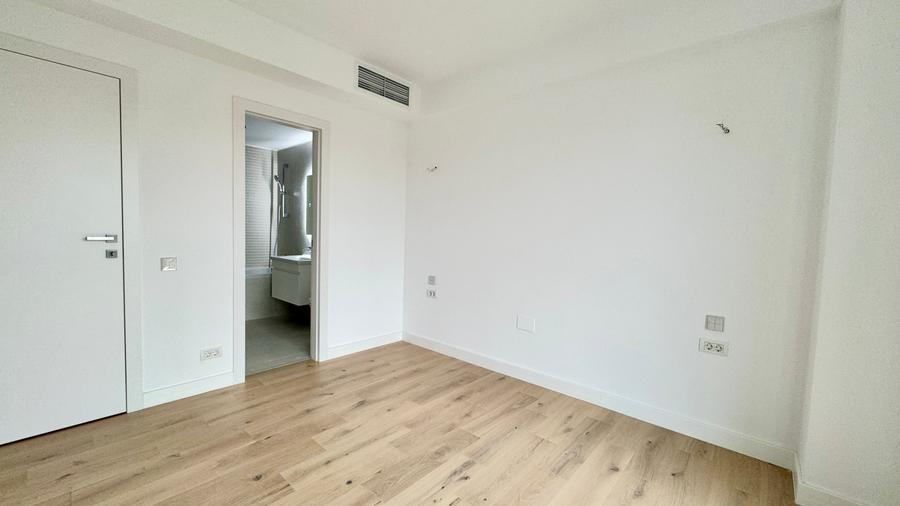 Apartament cu 3 camere semidecomandat în P-ta Presei Libere