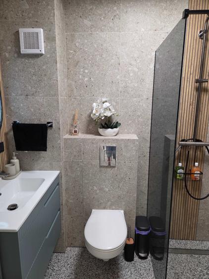 Apartament cu 2 camere decomandat în 1 Decembrie