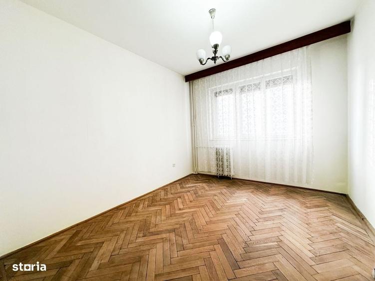 Apartament cu 4 camere decomandat în Republicii