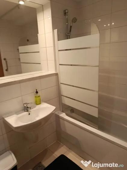 Apartament cu 3 camere decomandat în Est