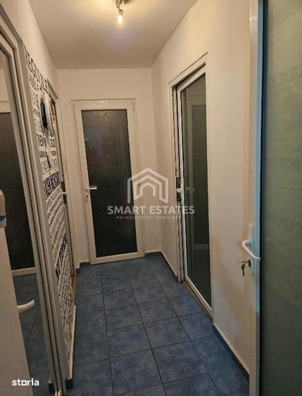 Apartament cu 3 camere semidecomandat în Berceni