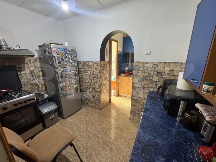 Apartament cu 3 camere semidecomandat, mobilat în Valea Rosie