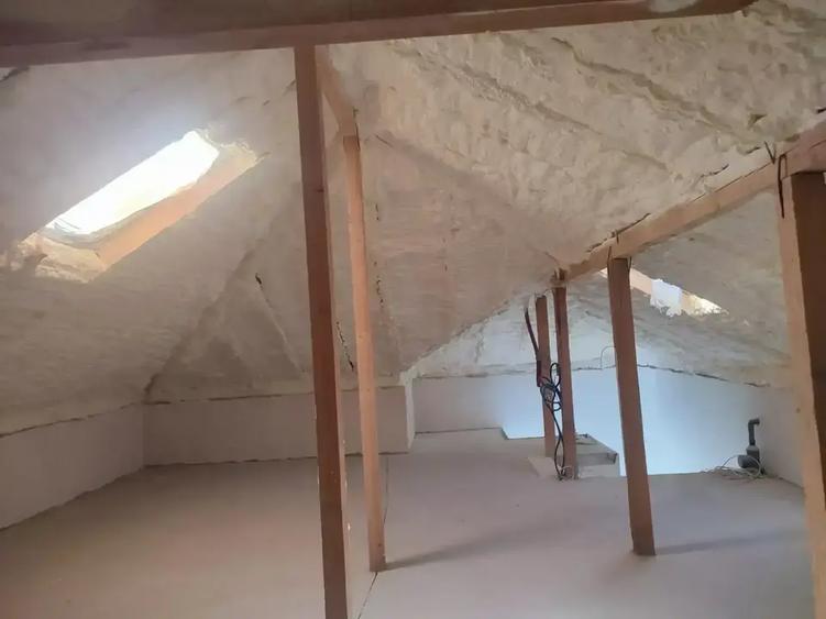 Casă cu 5 camere cu Teren 400 Mp în Tunari