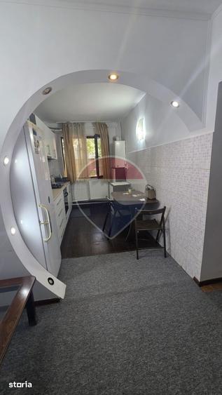 Apartament cu 3 camere decomandat, mobilat în Podu Roș