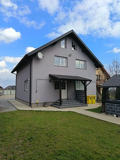Casă cu 3 camere în Ipotești
