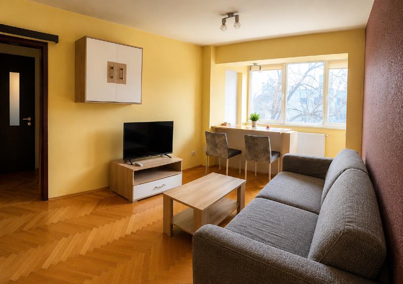 Apartament cu 2 camere semidecomandat, mobilat în Pajura