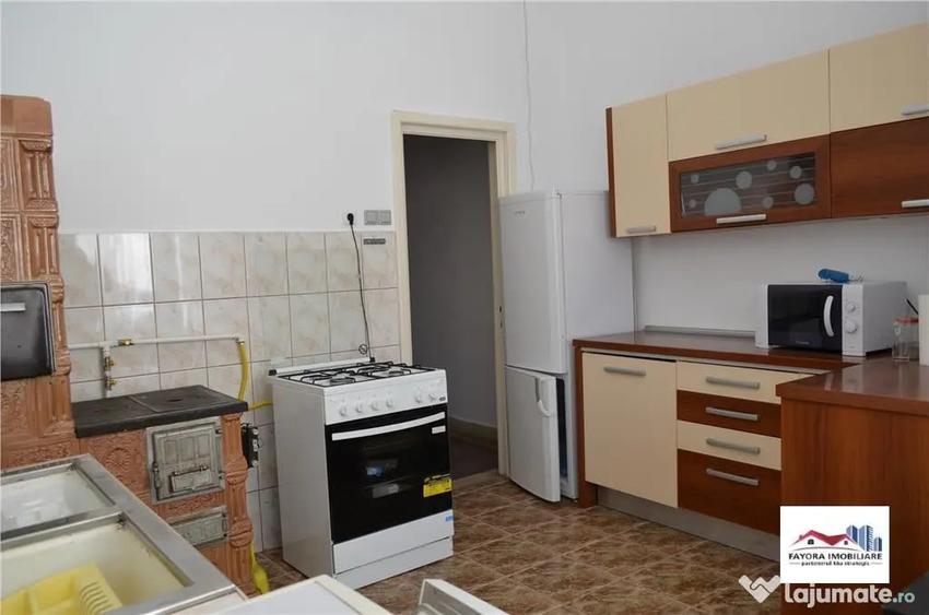 Casă cu 4 camere cu Teren 300 Mp în Central