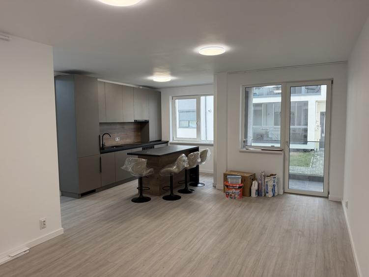 Apartament cu 3 camere semidecomandat, mobilat în Șelimbăr