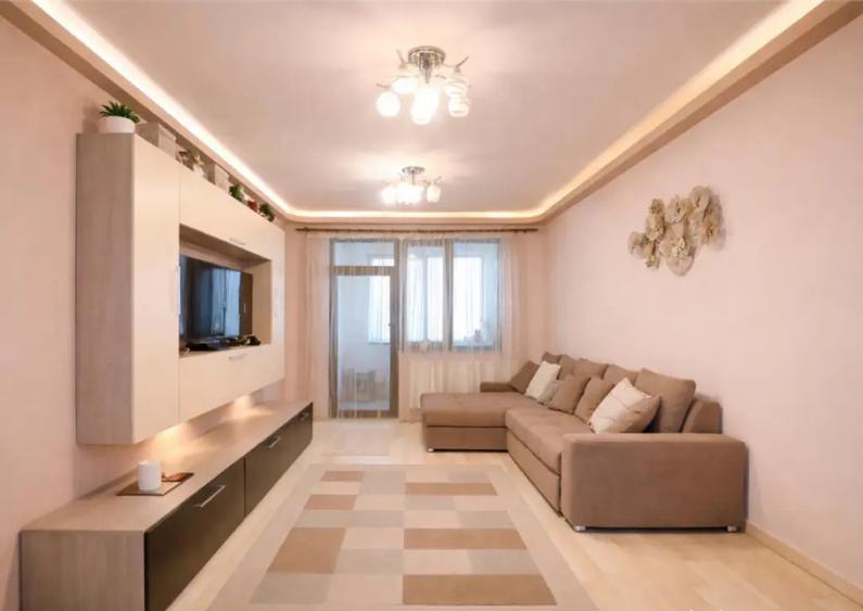Apartament cu 3 camere decomandat, mobilat în Tractorul