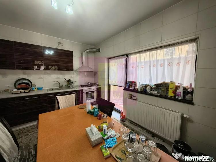 Casă cu 5 camere cu Teren 373 Mp în Afumați