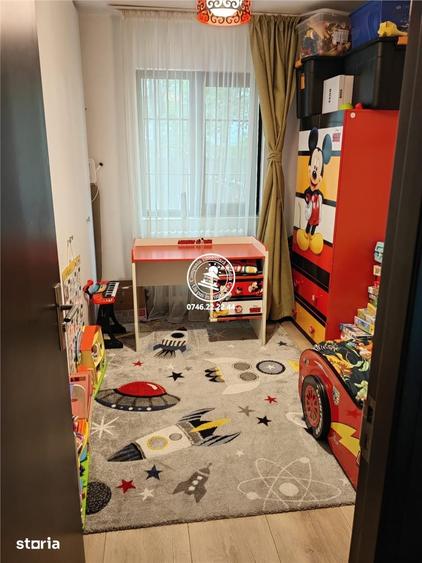 Apartament cu 3 camere semidecomandat în Podu Roș