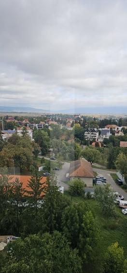 Apartament cu 3 camere decomandat în Spitalului