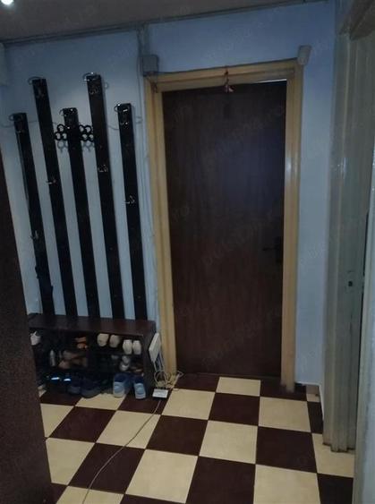 Apartament cu 3 camere decomandat, mobilat în Berceni