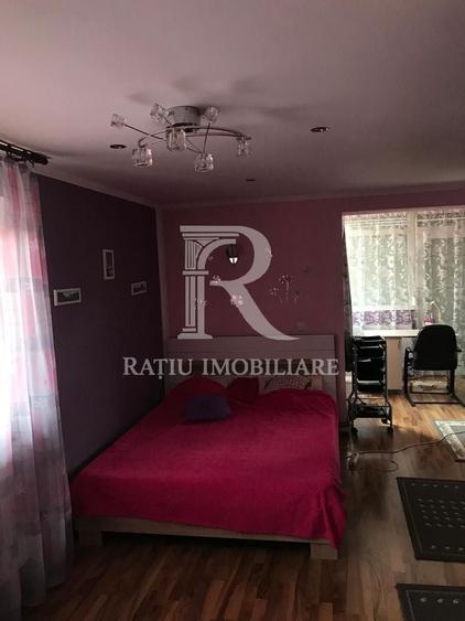 Casă individuală cu 5 camere cu Canalizare în Oncea
