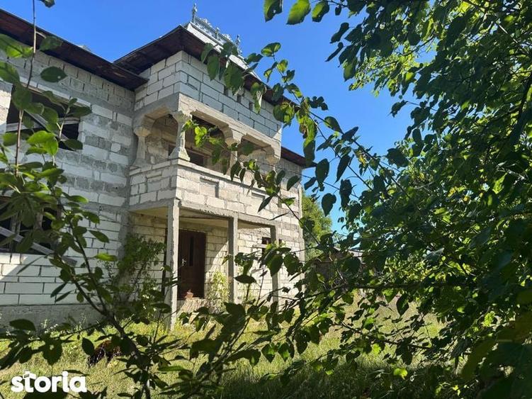 Casă cu 4 camere cu Teren 200 Mp în Petros