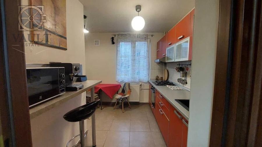 Apartament cu 3 camere semidecomandat, mobilat în Rahova