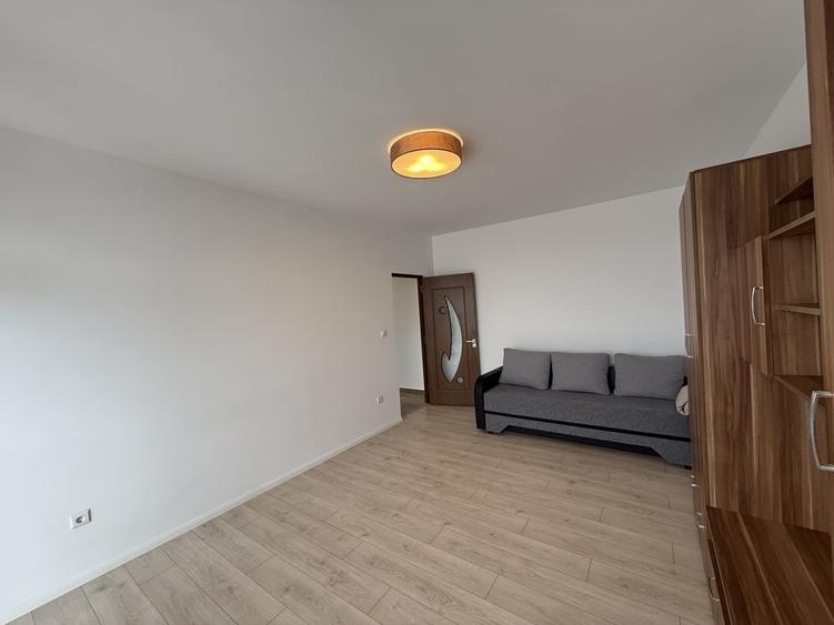 Apartament cu 3 camere decomandat în Vest