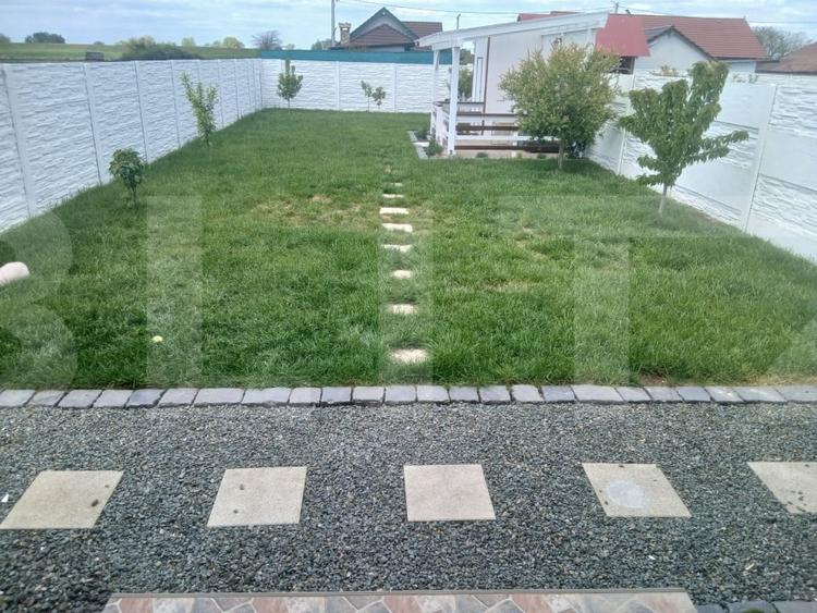Duplex cu 3 camere cu Canalizare în Parța