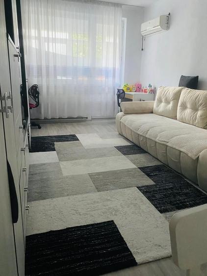 Apartament cu 3 camere decomandat în Libertatea