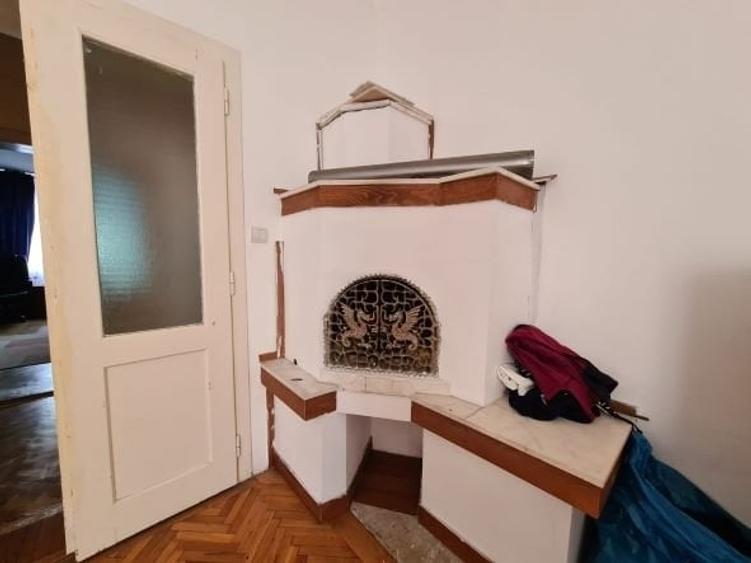 Casă individuală cu 8 camere cu Garaj în Ultracentral