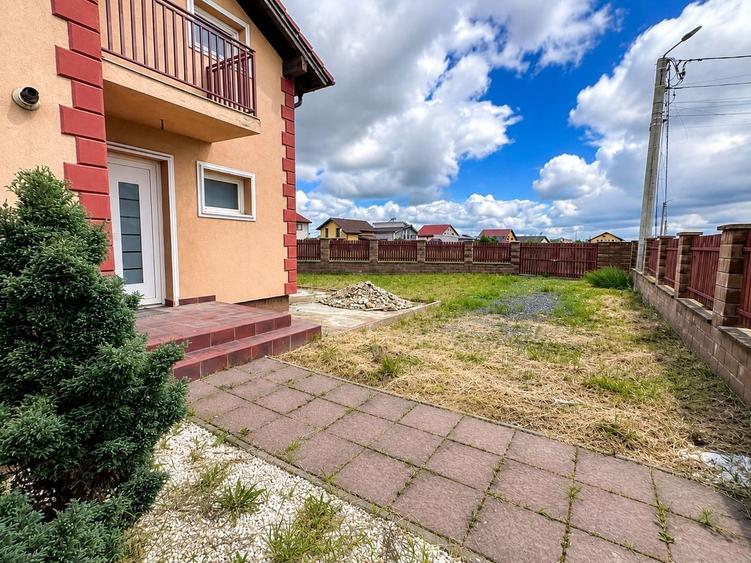 Duplex cu 5 camere cu Canalizare în Moșnița Nouă