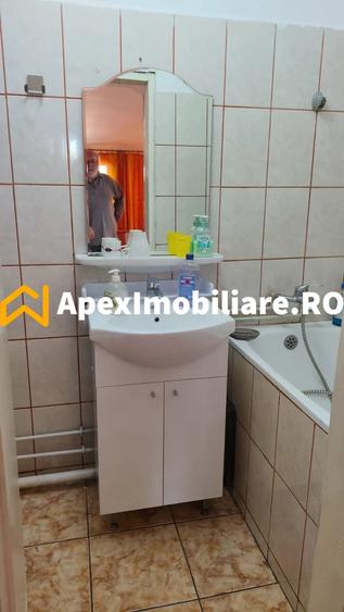 Apartament cu 3 camere semidecomandat, mobilat în 1 Decembrie 1918
