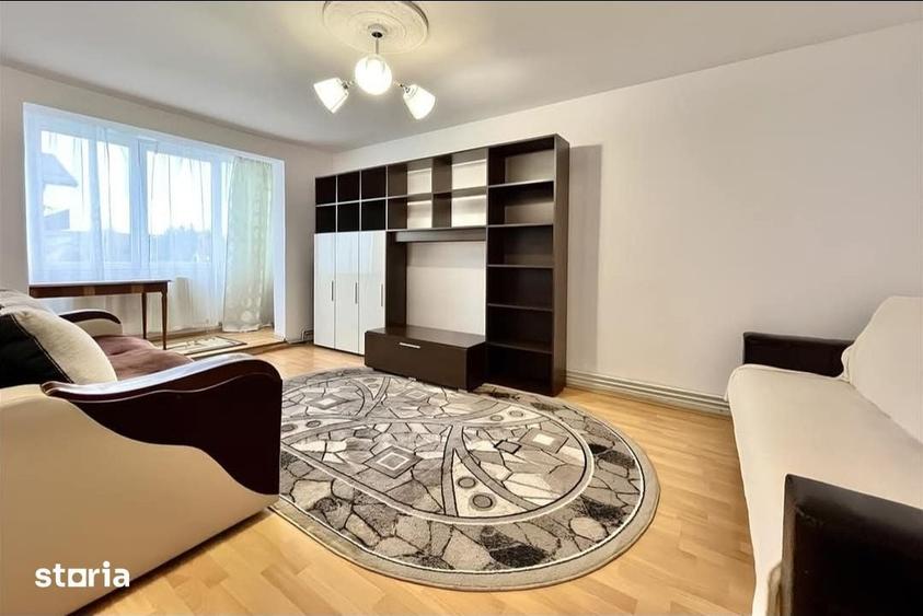 Apartament cu 3 camere decomandat în Tractorul