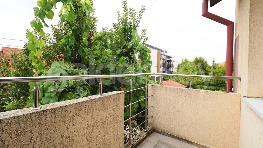 Duplex cu 5 camere cu Canalizare în Iancu Nicolae