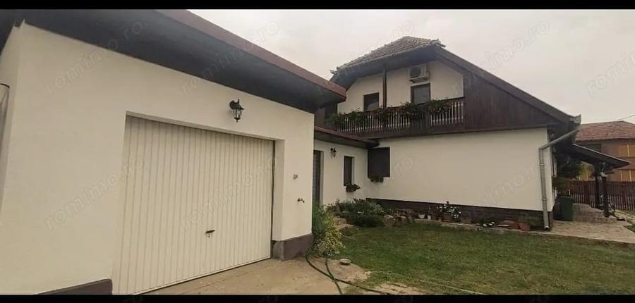Casă cu 5 camere cu Teren 1000 Mp în Sălard