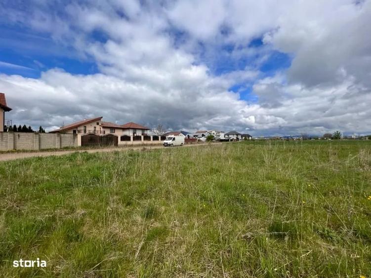 Teren Construcții intravilan de 2483 mp, în Nord-Vest