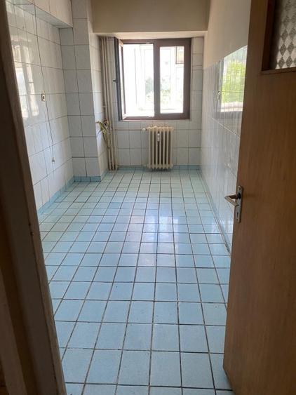Apartament cu 4 camere decomandat în Pantelimon