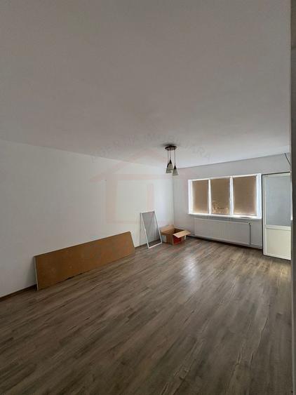 Apartament cu 2 camere decomandat în