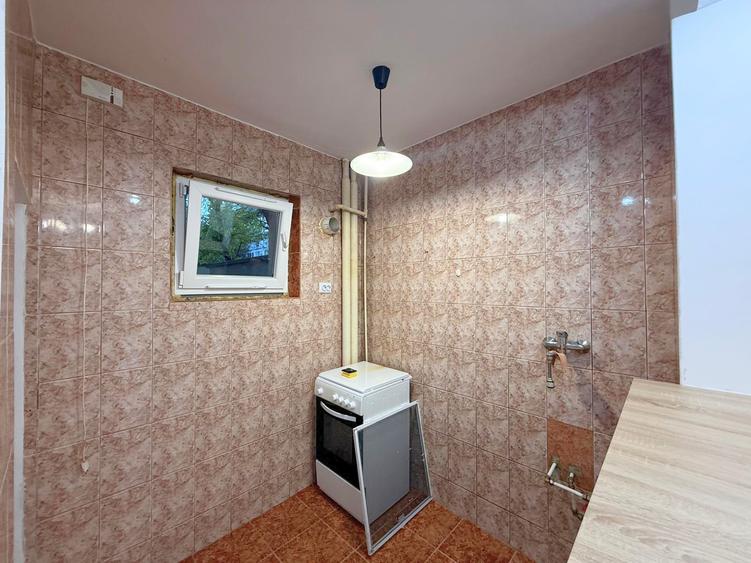 Apartament cu 2 camere semidecomandat în Apărătorii Patriei