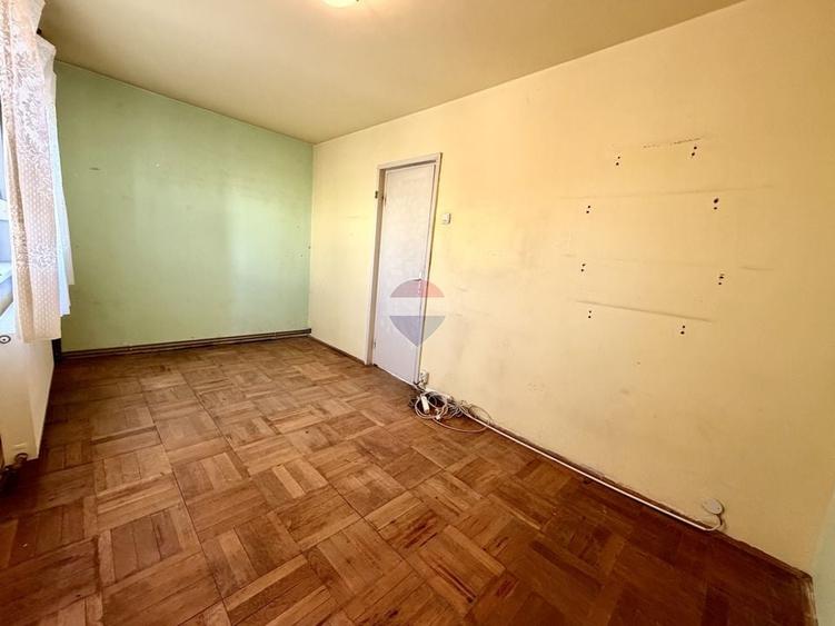 Apartament cu 3 camere semidecomandat în Aurel Vlaicu